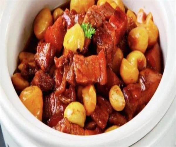 板栗红烧肉
