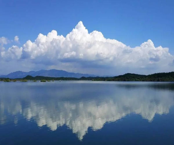 平静水面