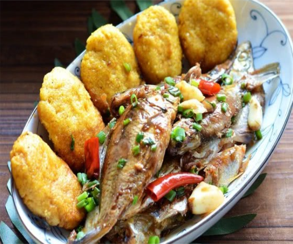小鱼贴饼子