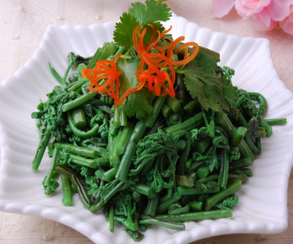 凉拌山野菜